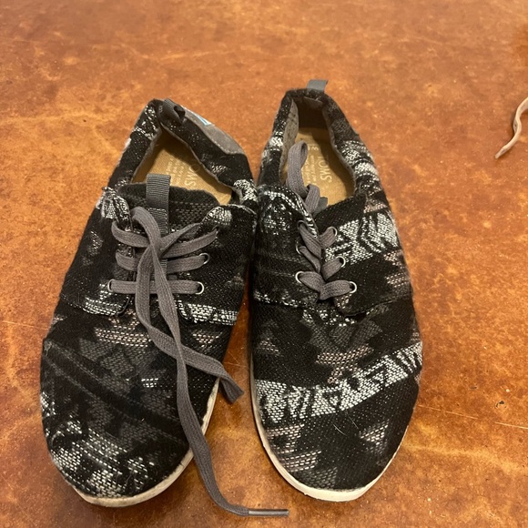 Toms Shoes - TOMS Native Print Laced Shoes